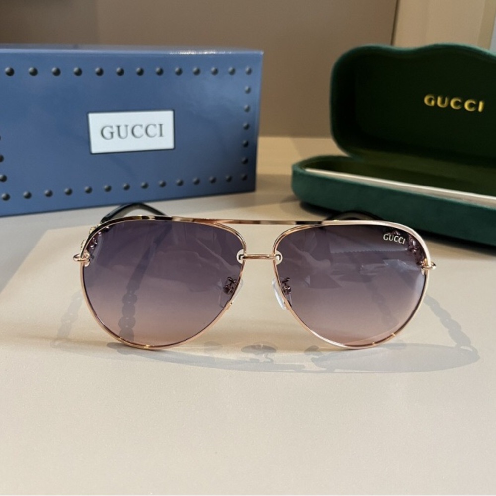 Gucci Women's Black and Gold Sunglasses